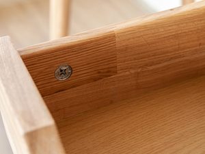 Miniaturka 6 - Detal szuflady w komodzie dębowej