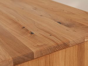 Miniaturka 3 - Zbliżenie na detal drewna dębowej szafy