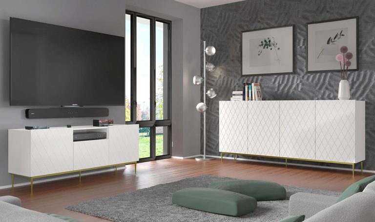 Minimalistyczny salon z białymi meblami