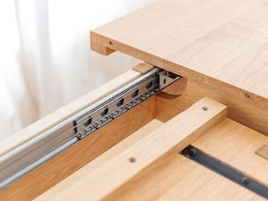 Miniaturka 10 - Solidna konstrukcja stołu dębowego, prowadnica do rozkładania
