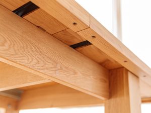 Miniaturka 18 - Mechanizm rozkładania drewnianego stołu, precyzyjne wykonanie