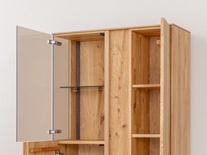 Miniaturka 3 - Wysoka witryna dębowa z półkami, precyzyjne wykończenie
