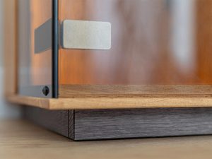 Miniaturka 15 - Detal przeszklenia witryny dębowej, nowoczesny design