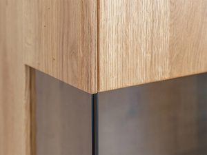 Miniaturka 4 - Dolna krawędź witryny dębowej z ciemną podstawą