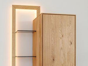 Miniaturka 10 - Detal oświetlenia LED w witrynie z litego dębu