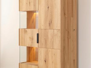 Miniaturka 2 - Witryna z litego drewna z podświetleniem i eleganckimi frontami