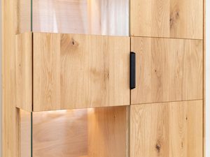 Miniaturka 7 - Witryna dębowa z podświetleniem i czarnymi akcentami