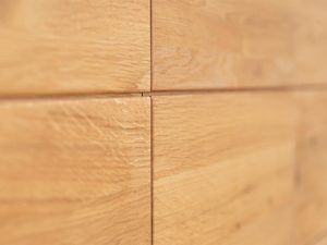 Miniaturka 9 - Front komody z litego dębu z delikatnym usłojeniem