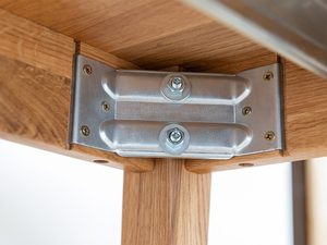 Miniaturka 4 - Solidne metalowe mocowanie nóg stołu dębowego, wytrzymała konstrukcja