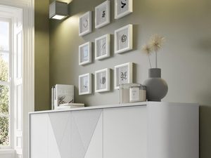 Miniaturka 17 - Nowoczesna biała komoda z geometrycznymi frontami i smukłymi metalowymi nogami w stylu art deco do stylowego wnętrza