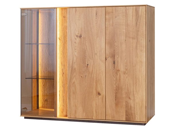 Niska witryna dębowa z przeszkleniem i oświetleniem