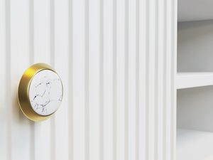 Miniaturka 9 - Detale stolika kawowego w stylu glamour