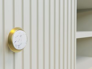 Miniaturka 4 - Marmurowa gałka w komodzie w stylu glamour