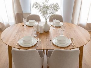 Miniaturka 1 - Stół dębowy w nowoczesnej aranżacji jadalni
