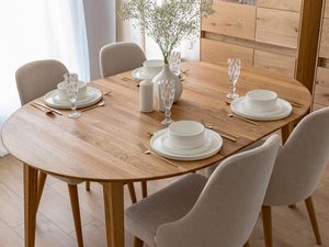 Miniaturka 4 - Detal blatu stołu dębowego, piękne usłojenie drewna