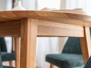 Miniaturka 4 - Zbliżenie naturalnego usłojenia drewna dębowego