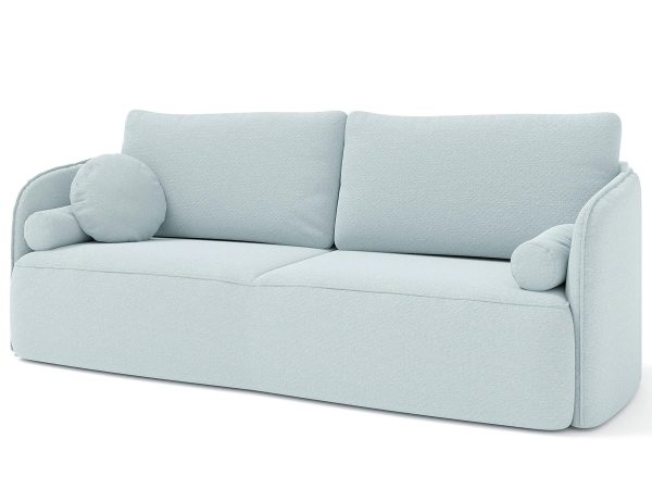 Sofa w pastelowym kolorze jasnoniebieskim