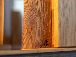 Miniaturka 8 - Detal drewnianej szafki z widoczną strukturą drewna dębowego