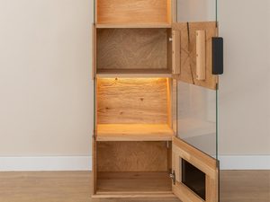 Miniaturka 9 - Witryna z podświetleniem LED i szklanymi elementami