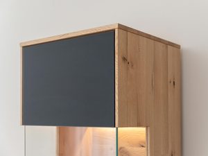 Miniaturka 3 - Detal wykończenia drewna dębowego z naturalnymi sękami