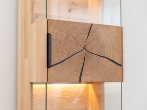 Miniaturka 8 - Przestronne wnętrze witryny z półkami