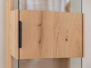 Miniaturka 2 - Nowoczesna witryna z litego drewna z czarnymi akcentami