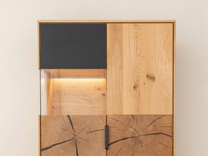 Miniaturka 3 - Drewniana witryna z nowoczesnym wzornictwem i podświetleniem