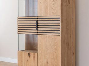 Miniaturka 3 - Witryna dębowa z przeszkleniami i półkami na dekoracje