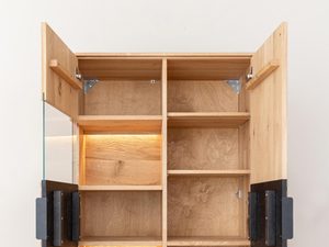 Miniaturka 6 - Drewniana witryna z podświetleniem LED i nowoczesnym wzornictwem