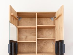 Miniaturka 7 - Nowoczesna witryna z litego dębu z czarnymi akcentami