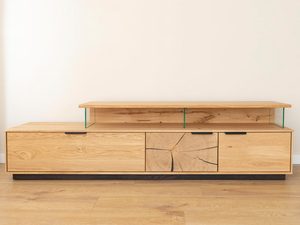 Miniaturka 4 - Nowoczesna szafka RTV z litego dębu i industrialnym wykończeniem