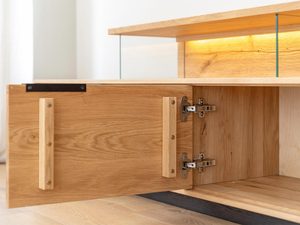 Miniaturka 6 - Detal konstrukcji szafki RTV z litego drewna dębowego