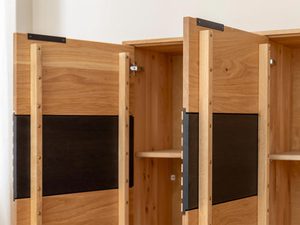 Miniaturka 5 - Komoda dębowa z czarnymi akcentami do eleganckich wnętrz