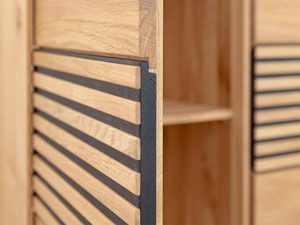 Miniaturka 8 - Elegancka komoda z drewna dębowego z czarnymi wstawkami