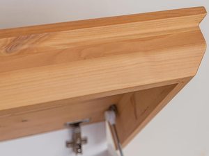 Miniaturka 4 - Zbliżenie na naturalne drewno sosnowe z wyraźnym usłojeniem