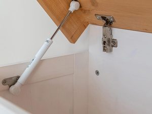 Miniaturka 5 - Zbliżenie na mechanizm otwierania w skrzyni