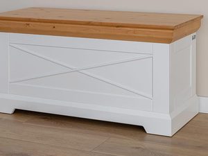 Miniaturka 1 - Drewniana skrzynia biała do przedpokoju