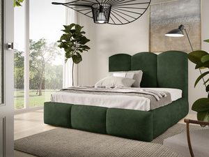 Miniaturka 7 - Zielone łóżko z gładkim zagłówkiem i podwójnym przeszyciem, ustawione przy dużym oknie.