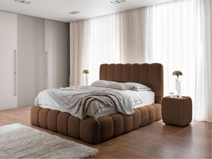 Miniaturka 10 - Brązowe łóżko z tekstylnym wykończeniem, ustawione przy oknie w nowoczesnej sypialni.