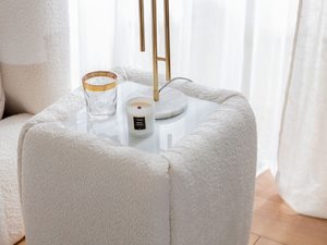 Miniaturka 2 - Biały stolik z pluszowym obiciem, nowoczesny styl
