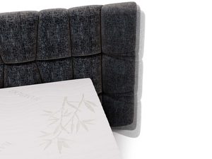 Miniaturka 22 - Czarne wezgłowie łóżka tapicerowanego z dużymi pikowaniami w stylu glamour