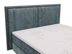 Miniaturka 12 - Zbliżenie na zagłówek łóżka w kolorze jeansowym z wyraźną teksturą