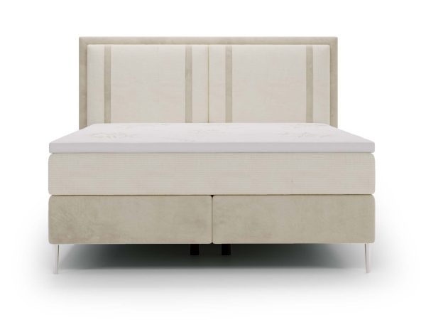 Eleganckie łóżko w stylu glamour z kremową tkaniną i metalowymi nóżkami