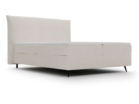 Białe łóżko tapicerowane z pojemnikiem i miękkim zagłówkiem w nowoczesnej sypialni