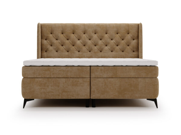 Karmelowe łóżko kontynentalne z pikowanym zagłówkiem chesterfield
