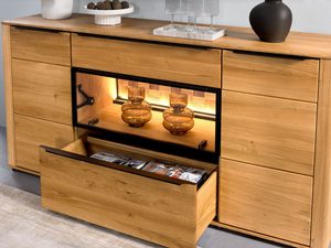 Miniaturka 2 - Drewniana komoda z podświetleniem LED i czarnymi detalami