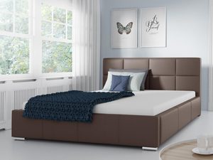 Miniaturka 10 - Brązowe łóżko z niebieską narzutą i kwadratowym zagłówkiem