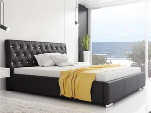 Miniaturka 12 - Czarne łóżko z eleganckim zagłówkiem i żółtym kocem w sypialni nadmorskiej