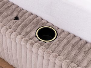 Miniaturka 18 - Gniazdko USB w tapicerowanym boku łóżka – detal nowoczesnej funkcjonalności