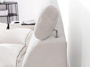 Miniaturka 9 - Łóżko tapicerowane w kolorze beżowym z prostym zagłówkiem – stylowe łóżko do sypialni, które wprowadza ciepło do wnętrza.